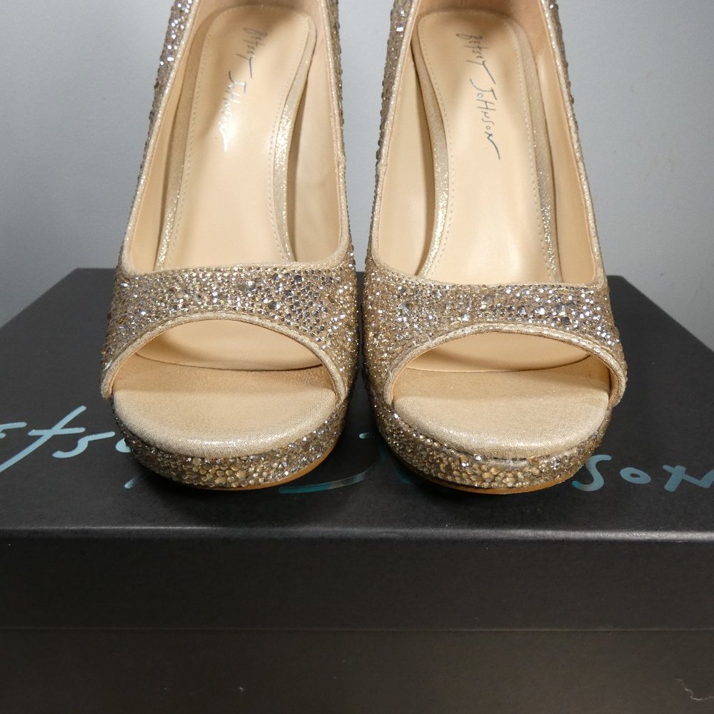 NiB SPARKLING Betsey Johnson Dane Peep Toe Pump, Light Gold, 8.5 - Picture 11 of 16